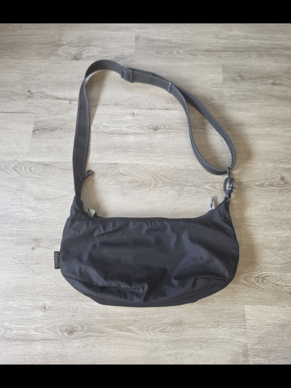 Pacsafe Black Anti-Theft Crossbody Sling Bag RFID Blocking Locking Zippers - Picture 4 of 5